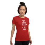 Keep calm and call 122 / Kurzärmeliges T-Shirt für Damen